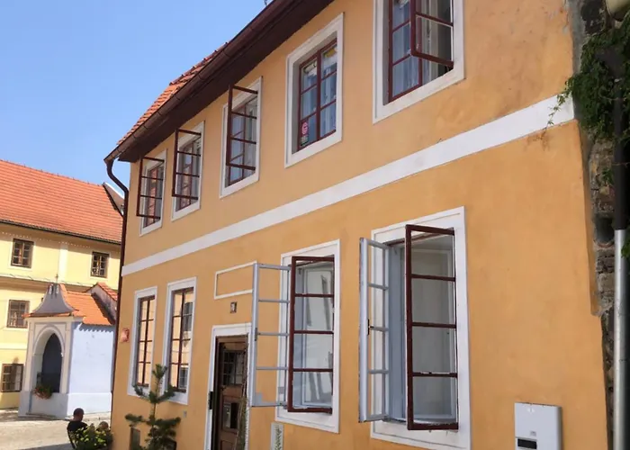 Gæstehus U Parku 3*